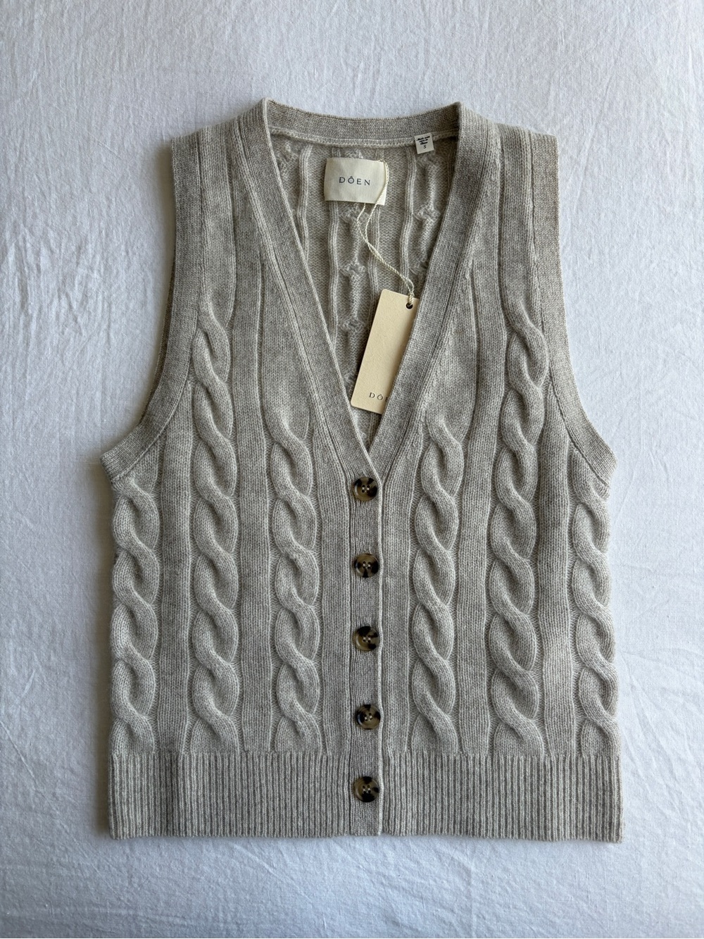 NWT Doen Alberta Cashmere V Neck Button Cable Knit Sleeveless Top Cottage Cream - Picture 5 of 12